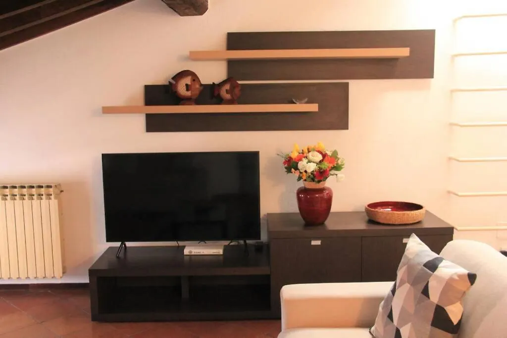 Daisy House: Nice Attic In The Historical Center Apartment Salo Italy